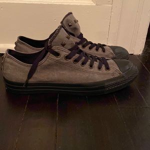 Size 9 mens converse all-stars. Grey with black trim